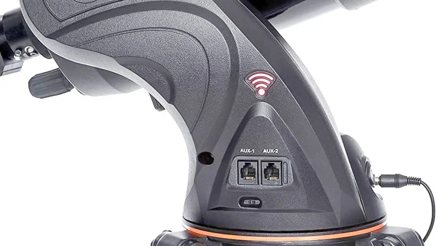 Puertos auxiliares de la montura computarizada de los telescopios Celestron Astro Fi